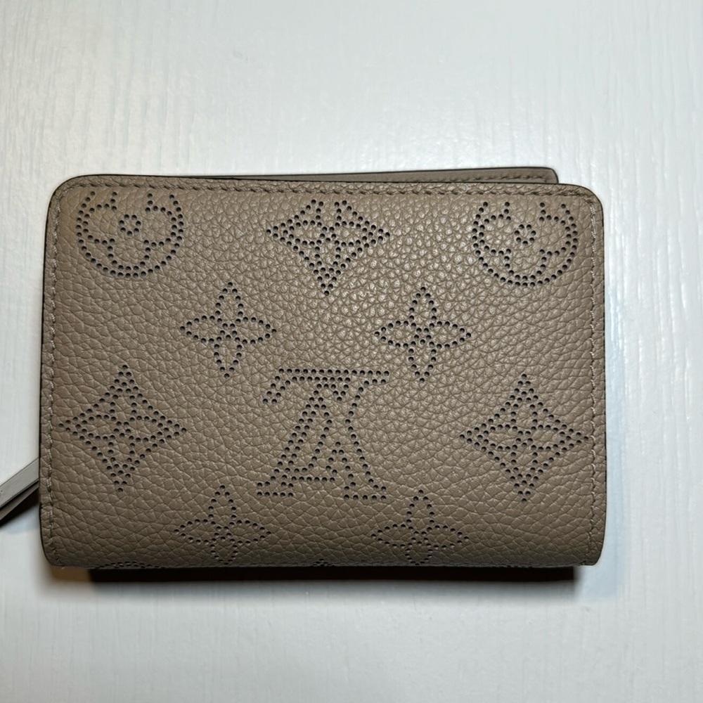 Louis Vuitton Clea Wallet Mahina Leather.